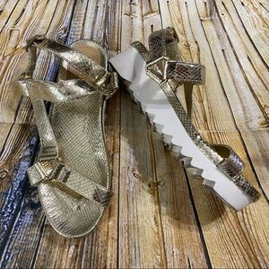 Shoe Dazzle Gold Slingback Platform Sandals Size 7